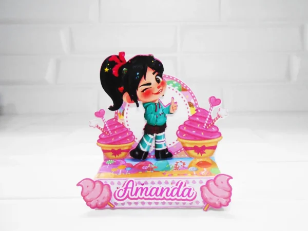Topper de bolo da personagem Vanellope em camadas para decoração de festas em formato Studio e PDF.