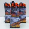 Elementos decorativos de carros de corrida e faixas de asfalto dispostos em folha de corte digital no programa Silhouette Studio com marcas de registro para impressão e recorte.