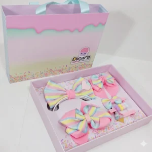 Embalagem personalizada para laço e tiara infantil ideal para organizar e valorizar a decoração de presentes.