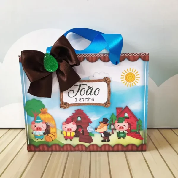 Lembrancinha de mesa dos Três Porquinhos pronta para impressão nos formatos Studio e PDF.