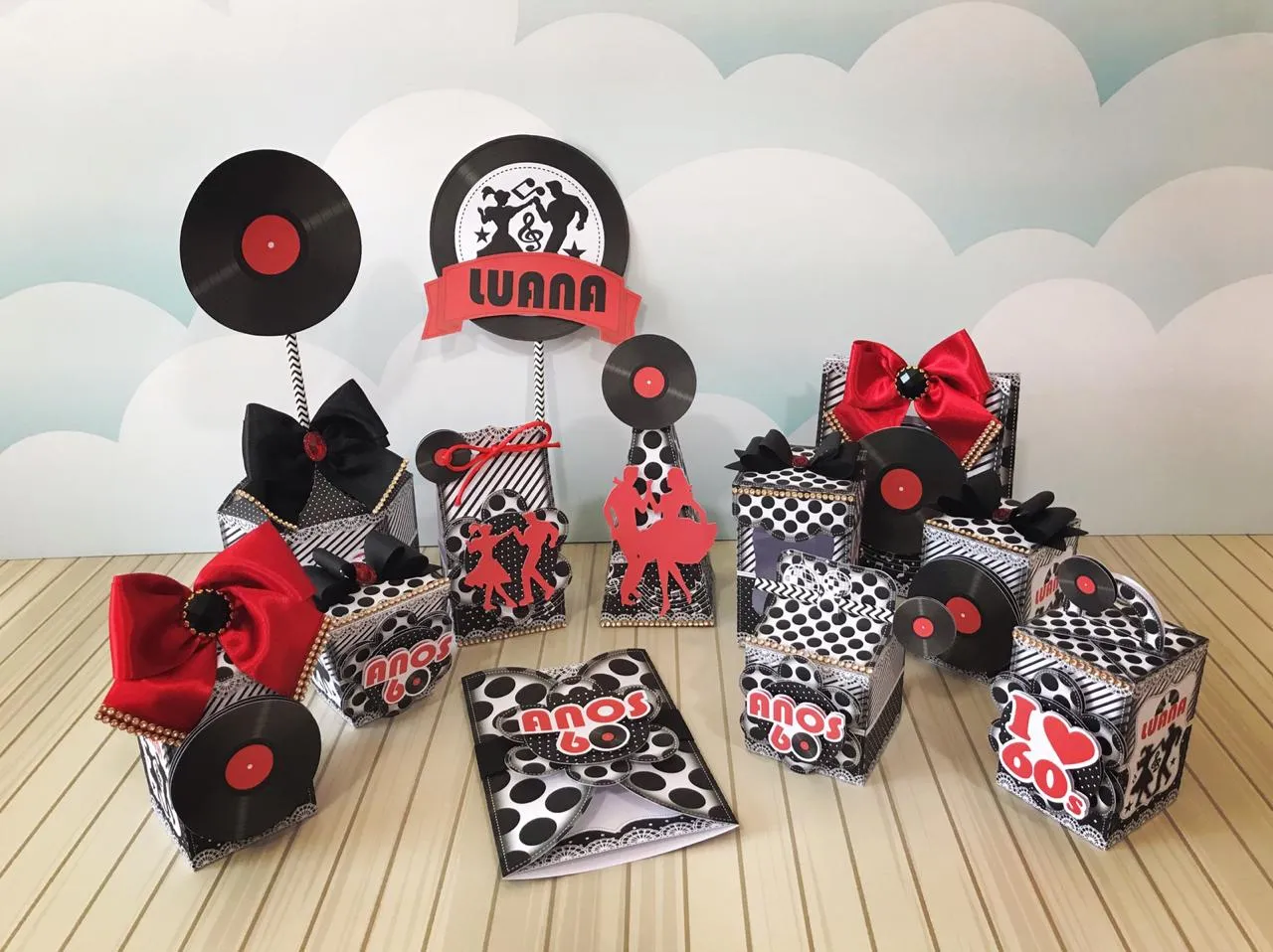 Centro de mesa para decoração de festa retrô tema Anos 60 em arquivo digital de corte.