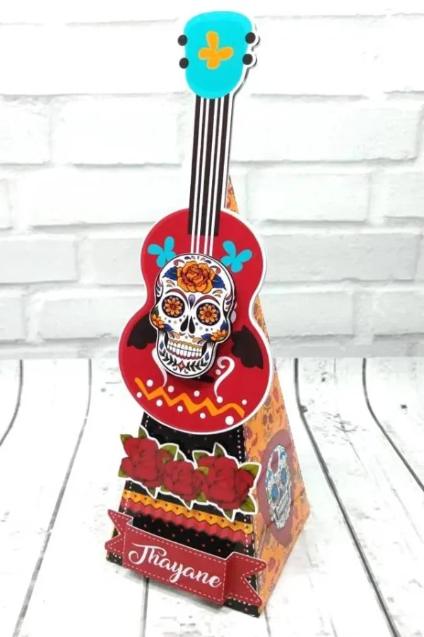 Projeto digital de centro de mesa com estampa de caveira mexicana e base estrutural para sustentação de papelaria, aberto em software de corte.