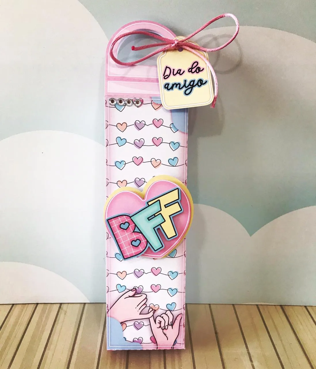 Cachepôs personalizados e mimos para o Dia do Amigo prontas para impressão em Studio, PNG e PDF.
