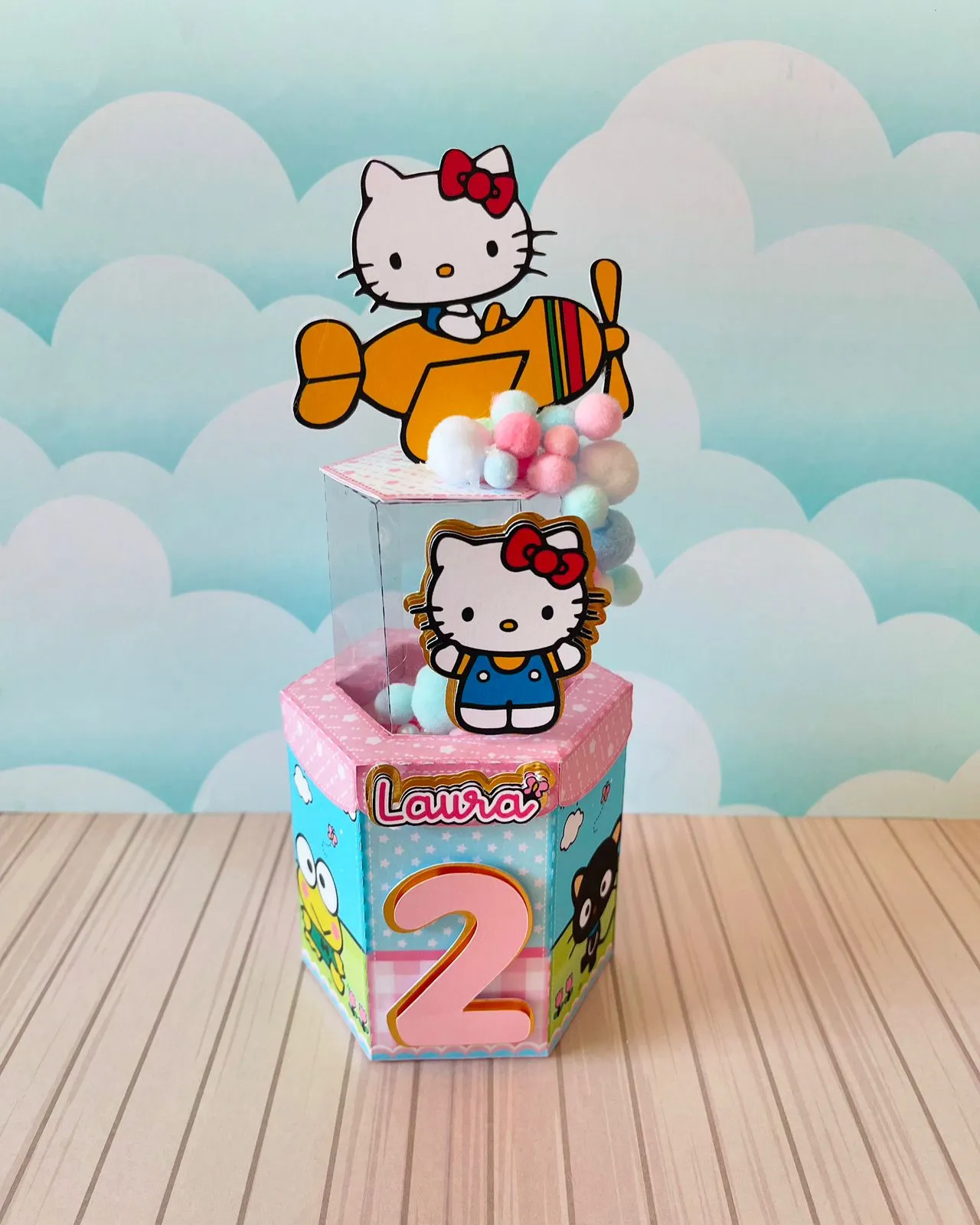 Arquivo digital de centro de mesa e topper da Hello Kitty pronto para imprimir e cortar em casa.