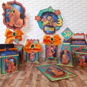 Centro de mesa para decoração de festa infantil tema Scooby-Doo em arquivo digital de corte.