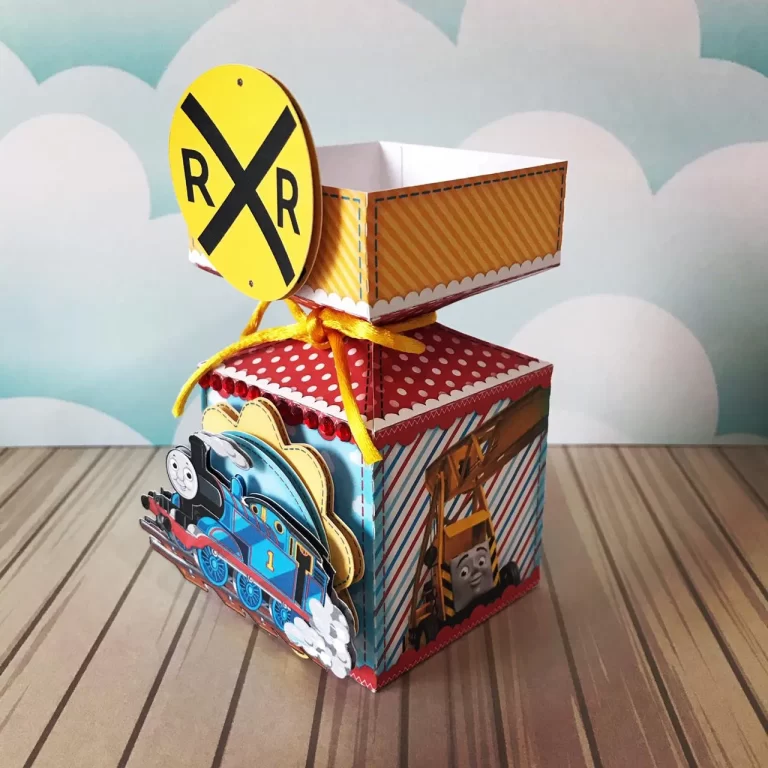 Moldes digitais em alta resolução do tema Thomas e Seus Amigos para papelaria personalizada e centro de mesa.