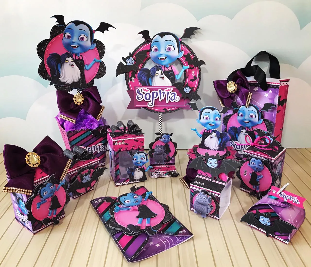 Enfeites decorativos de mesa da Vampirina para recortar em Studio, PNG e PDF.