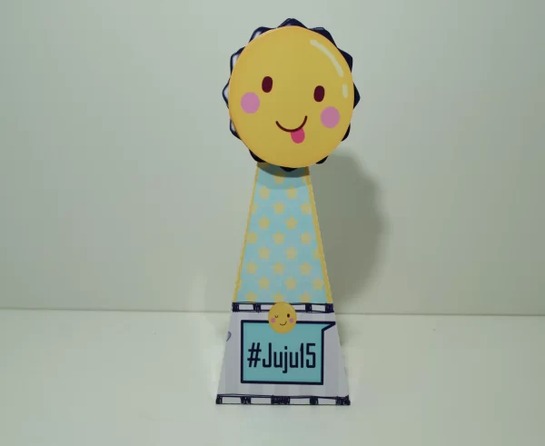 Centro de mesa divertido para decoração de festa infantil tema Emojis em arquivo digital de corte.