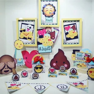 Centro de mesa e topper para decoração de festas com o tema Emojis em Studio e PDF.