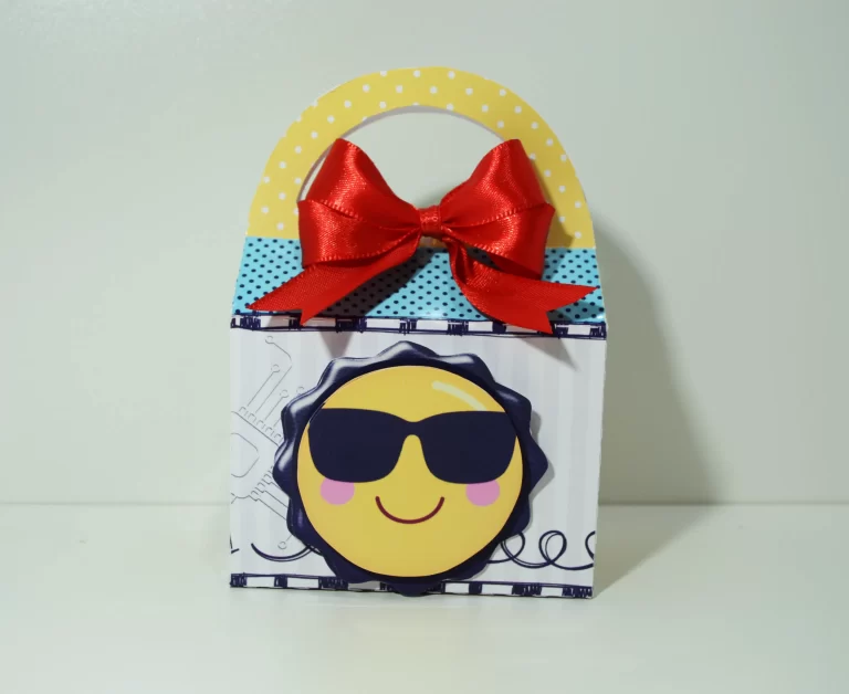 Moldes digitais em alta resolução para papelaria e decoração com tema Emojis.