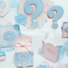 Elementos decorativos em camadas de nuvens, ursinhos e corações para decoração de festas com o tema Chá Revelação.