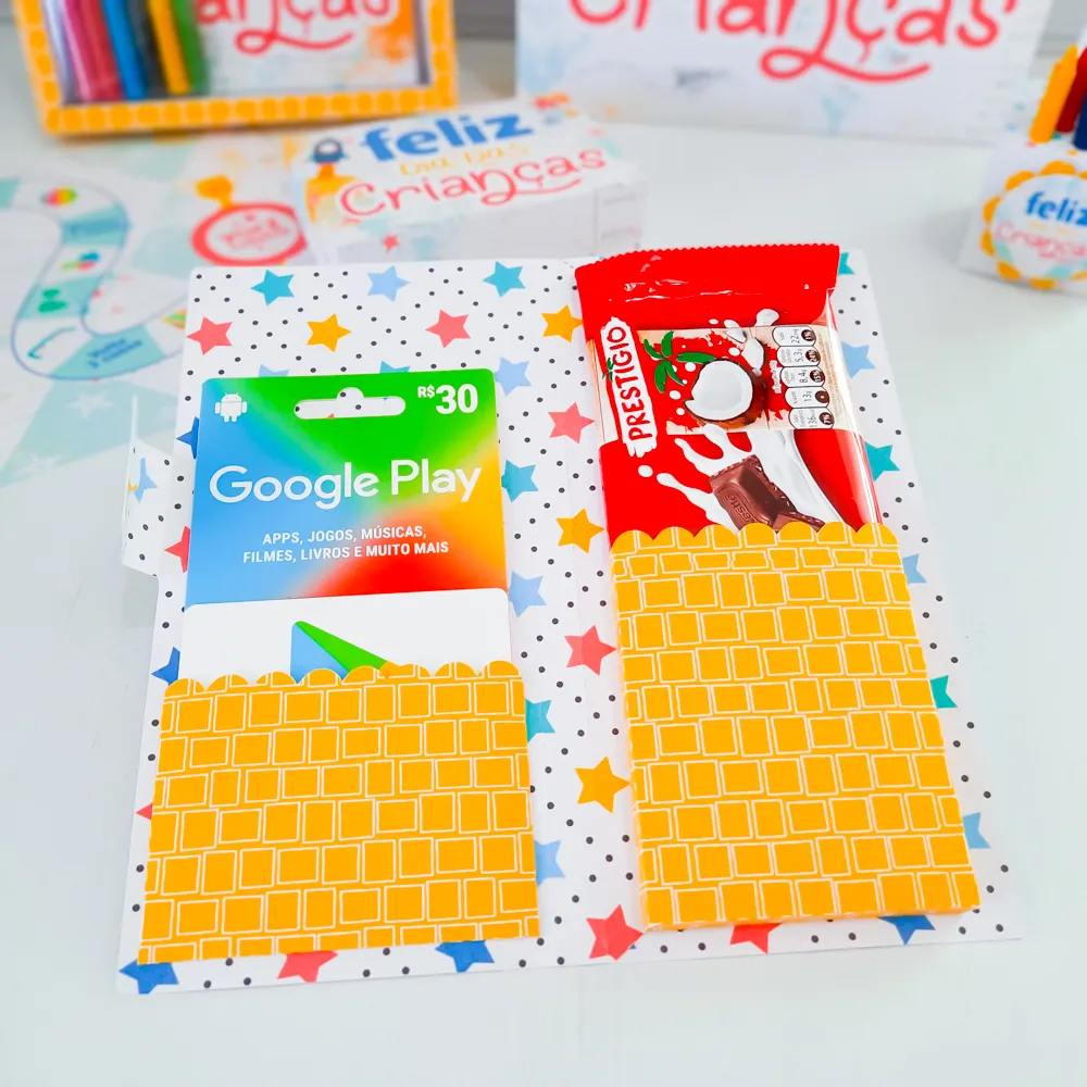 Maquete digital de caixas personalizadas e elementos decorativos de festa infantil para o Dia das Crianças com linhas de vinco e corte em tons vibrantes.