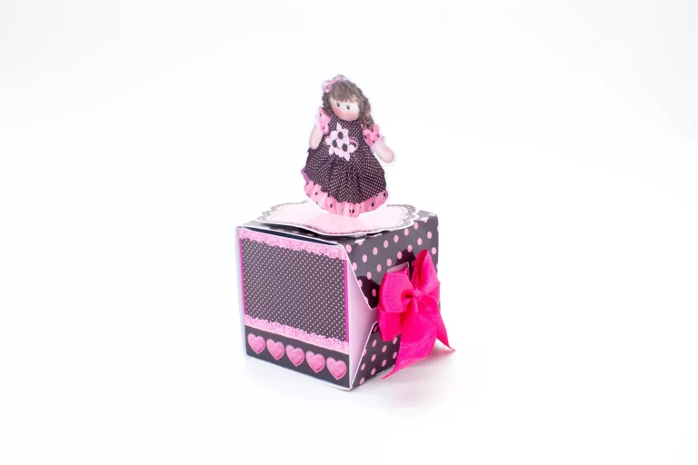 Kit digital de decoração para festas com topper e temas de Bonecas delicadas.