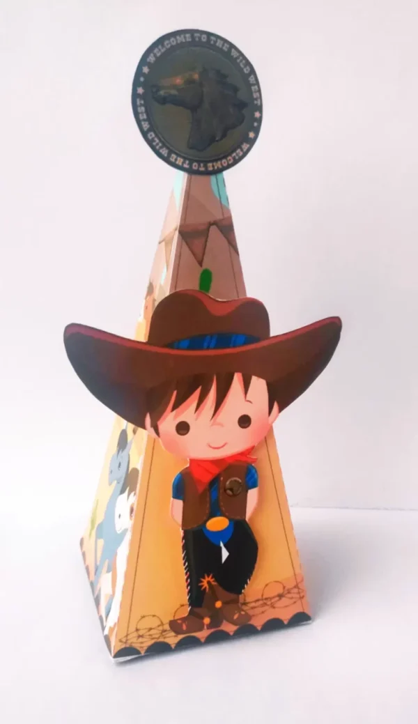 Topper de bolo com cavalinho, ferradura e estrela de xerife em camadas para decoração de festas no tema Cowboy.