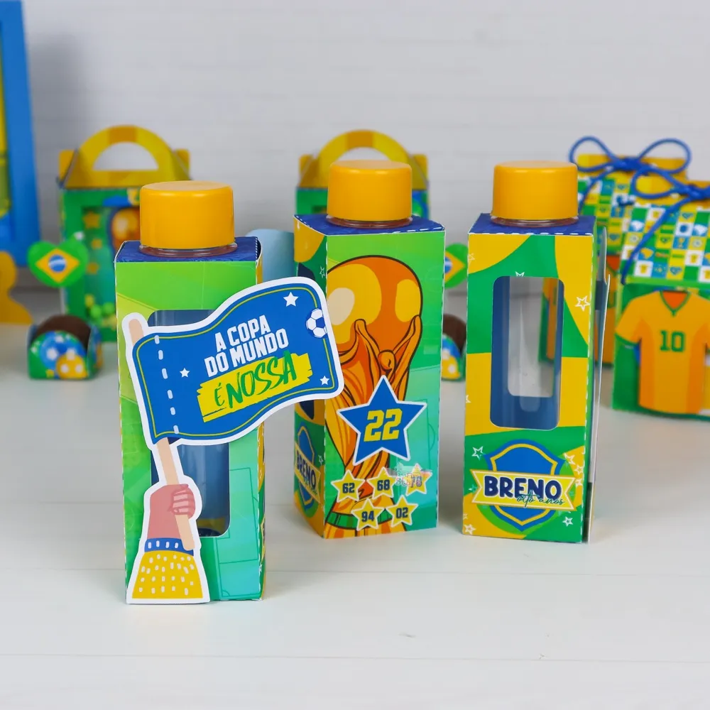 Topper de bolo e elementos decorativos de futebol com a bandeira do Brasil, bola e troféu em camadas tridimensionais para decoração de festa em arquivo digital de corte.
