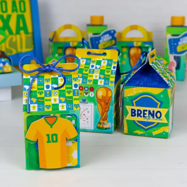 Topper de bolo e elementos decorativos de futebol com a bandeira do Brasil, bola, troféu e camisas canarinho em camadas tridimensionais para decoração de festa em arquivo digital de corte.