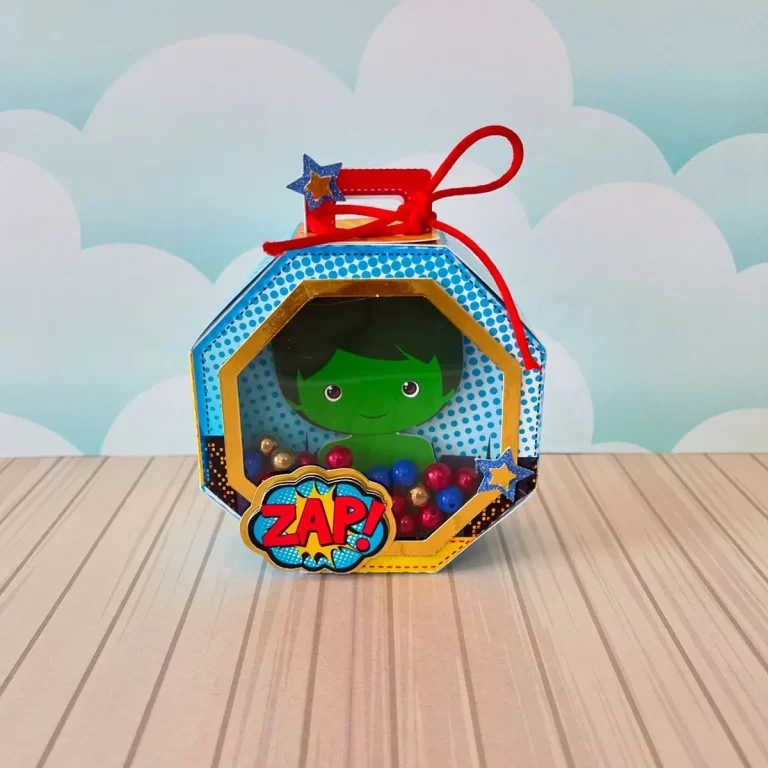 Caixinhas personalizadas de heróis prontas para impressão e recorte em Studio, PNG e PDF.