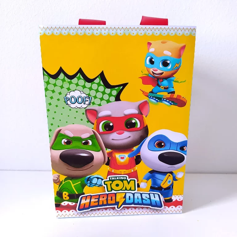 Display de mesa decorativo Talking Tom and Friends para festas infantis em papelaria personalizada.