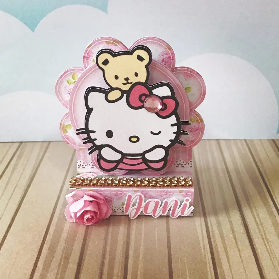 Kit digital de decoração para festas com topper de bolo e temas lúdicos da gatinha Hello Kitty.