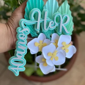 Topper de bolo elegante de 40 anos com numerais gigantes dourados em papel glitter, cercado por flores clássicas em tons de rosa e ramos de folhagem sobrepostos em camadas tridimensionais em arquivo digital de corte.