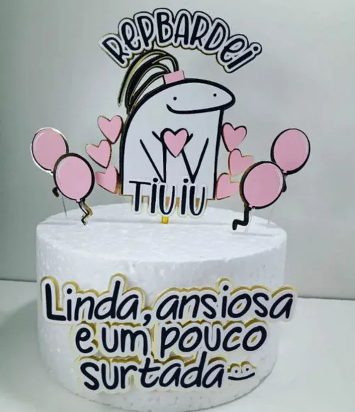 Molde digital de topo de bolo do meme Flork com a frase engraçada "Rep Bardei Tu Iu" em formato Studio para Silhouette, mostrando o boneco palito segurando um bolo com velinhas e balões em camadas prontas para recorte.
