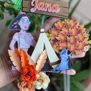 Gabarito digital de topo de bolo da personagem Pocahontas com folhas ao vento em tons de terracota, turquesa e dourado, exibindo as linhas estruturadas de contorno e camadas para recorte na Silhouette.