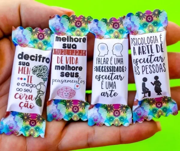Molde digital para embalagem de bala personalizada com o símbolo da psicologia (Psi) em linhas douradas delicadas sobre um fundo aquarelado em tons de verde-menta e branco, exibindo os limites para dobra e margens de corte.
