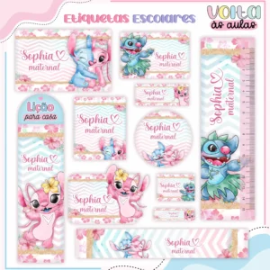 Conjunto de rótulos adesivos escolares em tamanhos variados com os personagens Stitch e Angel sorridentes cercados por pequenos corações e galáxias brilhantes em fundo degradê azul e rosa, exibindo linhas de contorno em arquivo digital de corte.