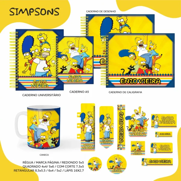 Conjunto de rótulos adesivos escolares em tamanhos variados com os personagens Homer, Marge, Bart, Lisa e Maggie da família Simpsons sorridentes sobre um fundo amarelo vibrante decorado com nuvens brancas, exibindo linhas de contorno em arquivo digital de corte.
