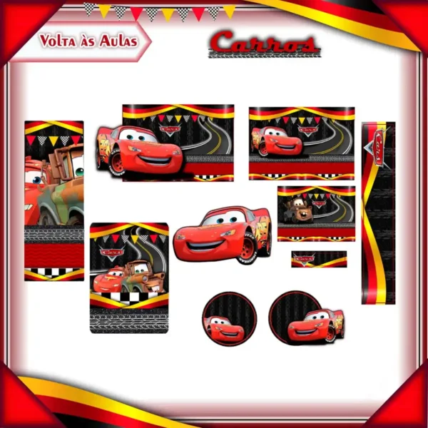 Conjunto de rótulos adesivos escolares em tamanhos variados com o veloz carro de corrida vermelho Relâmpago McQueen sorridente sobre um fundo temático de pista de corrida com bandeira quadriculada em tons de vermelho e amarelo, exibindo linhas de contorno em arquivo digital de corte.