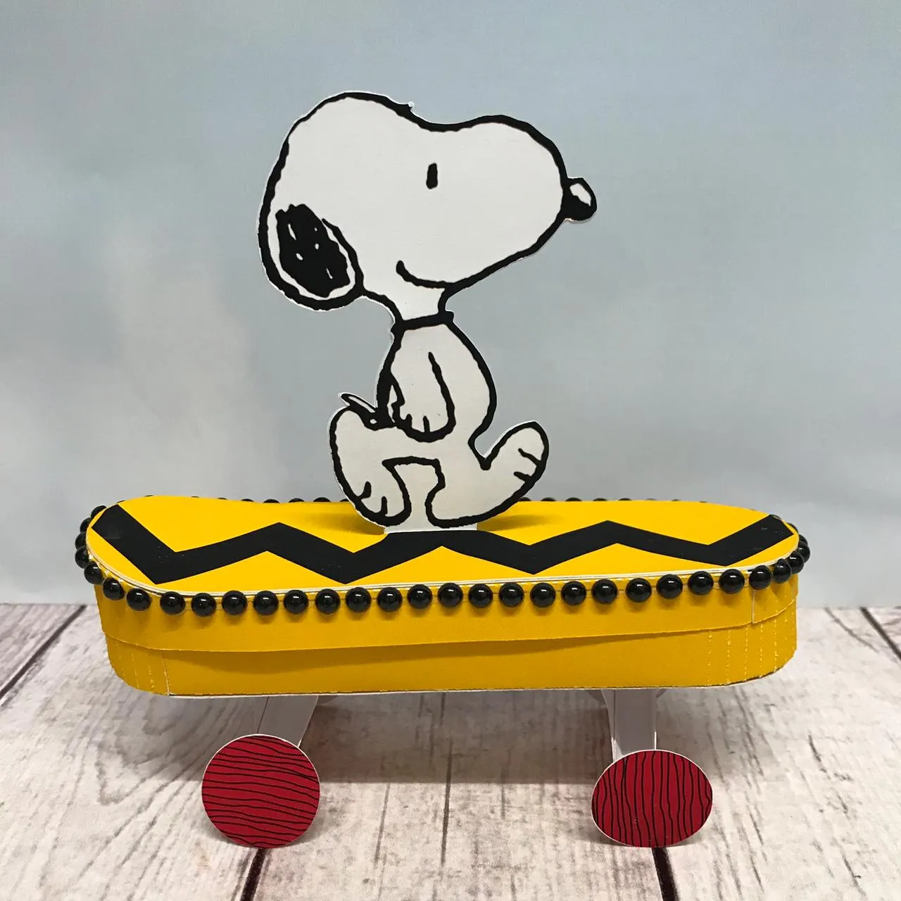 Moldes práticos de scrapfesta para lembrancinhas do Snoopy em formato Studio e PDF.