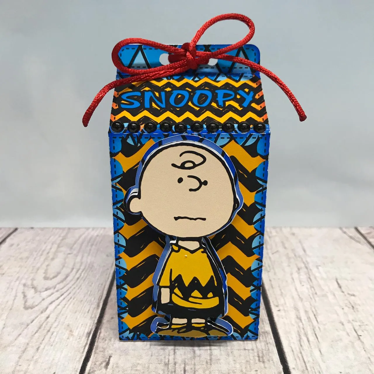Caixinhas personalizadas do Snoopy prontas para recorte nos formatos Studio e PDF.