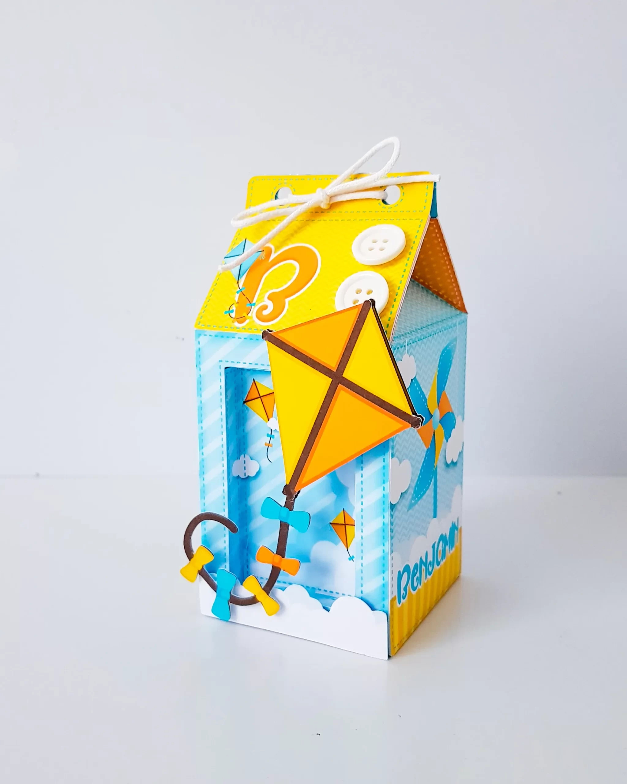 Moldes digitais em alta resolução do tema Pipas e Cataventos para papelaria personalizada e decoração de mesa de aniversário.