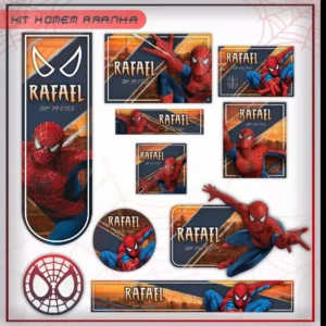 Gabarito digital de rótulo adesivo escolar personalizado com o herói Homem Aranha em pose de ação soltando teias, cercado por texturas de teias e fundo urbano, exibindo linhas de contorno precisas para recorte.
