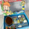 Arquivo de corte de caixa dupla face com tampa de papel, contendo uma divisória para os doces na base e um livreto de colorir preso com aba no interior da tampa superior.