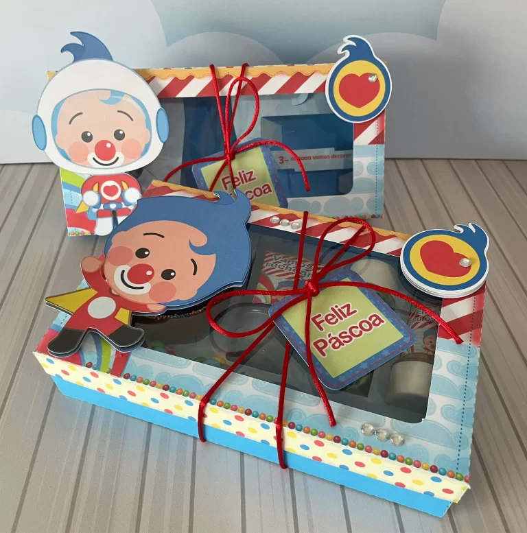 Embalagem de kit confeiteiro em tons pastéis suaves de azul, amarelo e rosa, com o personagem Plim Plim em versão baby sentado em uma nuvem delicada na tampa em arquivo digital de corte.