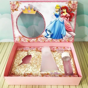 Maleta de papelaria personalizada do kit mini confeiteiro com as princesas Cinderela, Branca de Neve e Aurora em camadas tridimensionais para lembrancinha de festa infantil em arquivo digital de corte.
