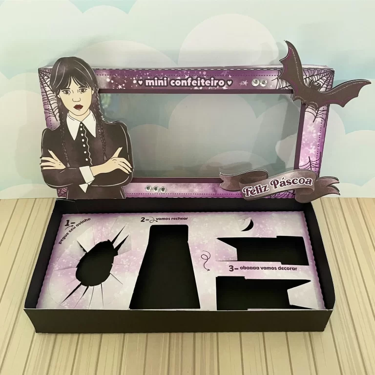 Elementos decorativos de tranças, violoncelos e molduras antigas para produção de caixas interativas e mimos estruturados da Wandinha.