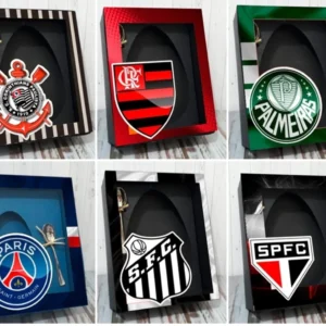 Arquivo de corte digital de embalagem para ovo de colher com estampas e brasões de times de futebol nos formatos Studio e PDF, mostrando o berço de encaixe do ovo e linhas de vinco para montagem da caixa.