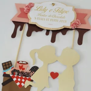 Topper de bolo para comemoração de 5 meses de casados (Bodas de Chocolate) em formato digital Studio.