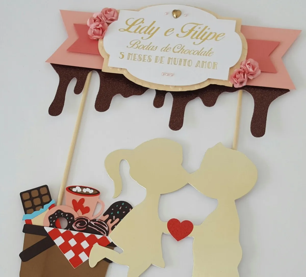 Topper de bolo para comemoração de 5 meses de casados (Bodas de Chocolate) em formato digital Studio.