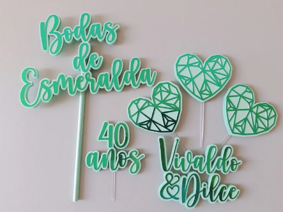Topper de bolo luxuoso para comemoração de 40 anos de casados (Bodas de Esmeralda) em formato digital Studio.