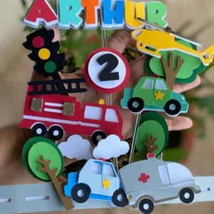 Topper de bolo com ambulância e viaturas da equipe de emergência para decoração de festa infantil em arquivo digital de corte.