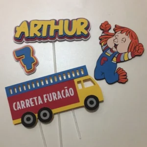 Gabarito digital de topo de bolo temático do personagem Fofão da Carreta Furacão com suas bochechas grandes e macacão clássico, exibindo as linhas de contorno e camadas prontas para recorte na Silhouette.