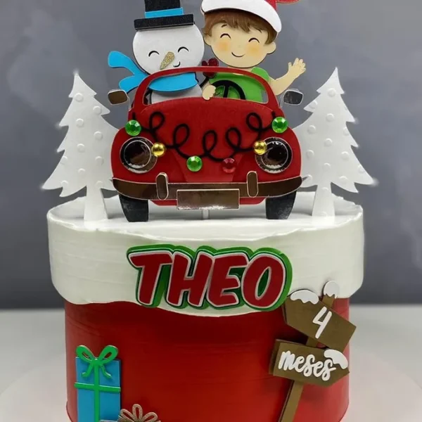 Topper de bolo natalino com o clássico carro Fusca na cor vermelha, trazendo uma mini árvore de Natal com pisca-pisca amarrada no teto e flocos de neve brancos caindo ao redor em camadas tridimensionais em arquivo digital de corte.