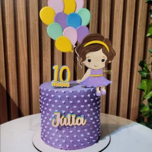 Topper de bolo com a silhueta ou ilustração de uma menina segurando um grande cacho de balões redondos e coloridos que flutuam acima dela, com pequenas nuvens e estrelas ao redor em camadas tridimensionais em arquivo digital de corte.
