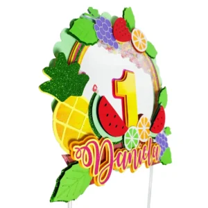 Vetor digital de topo de bolo infantil com ilustrações fofas de frutas sorridentes como melancia, morango, uva e abacaxi em estilo kawaii, destacando as linhas de contorno perfeitas para corte em camadas.