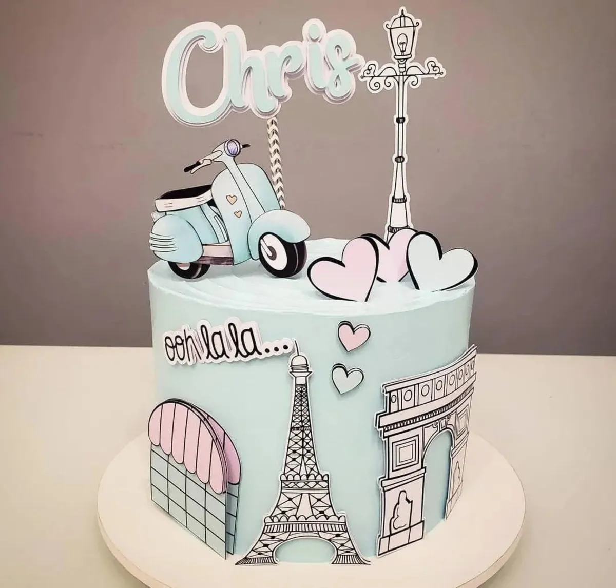 Topper de bolo com a Torre Eiffel tridimensional, silhueta de caniche e flores para decoração de festa temática de Paris em arquivo digital de corte.
