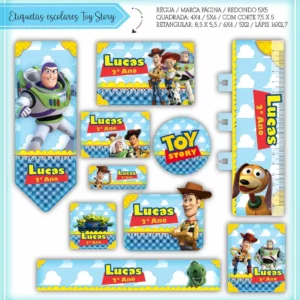 Conjunto de rótulos adesivos escolares em tamanhos variados com os personagens Woody, Buzz Lightyear e Jessie em fundo de nuvens azuis e estrelas, exibindo linhas guias em arquivo digital de corte.