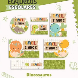 Conjunto de rótulos adesivos escolares em tamanhos variados com dinossauros fofos e coloridos, como um tiranossauro rex e um tricerátops, sobre um fundo dinâmico em tons de verde e terra com folhagens tropicais e pegadas, exibindo linhas de contorno em arquivo digital de corte.
